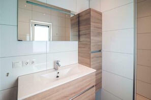 Chalet | Bathroom - Pet-friendly Villa for 4 in People (Voorthuizen)