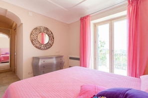 6 chambres, fer et planche à repasser, lit parapluie, Wi-Fi gratuit