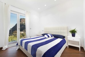 4 dormitoris, planxa i posts de planxar i un bressol de viatge 