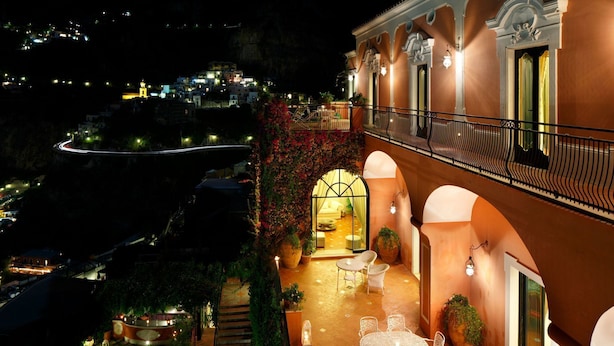 A hotel with a balcony overlooking a cityscape at night. - Villa Elyseum with swimming pool - My Rental homes (Positano)