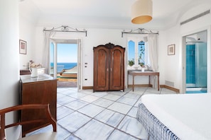 5 bedrooms, iron/ironing board, free WiFi