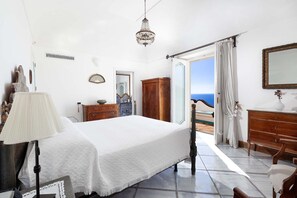 5 bedrooms, iron/ironing board, free WiFi