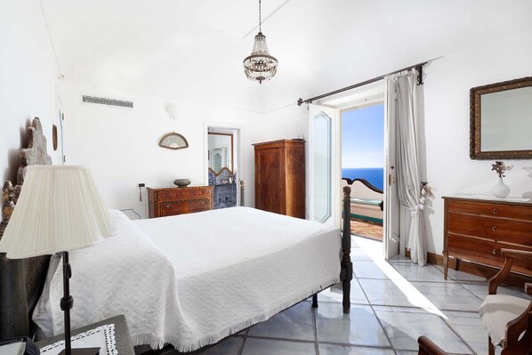 5 bedrooms, iron/ironing board, free WiFi