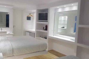 3 slaapkamers, een strijkplank/strijkijzer, reisbedje, gratis wifi