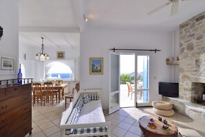 TV - Villa Sesilia with pool and sea view (Mykonos)