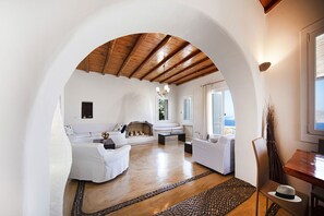 TV - My Rental Homes - Villa Tychi with pool with its own pool bar and big parking space (Mykonos)