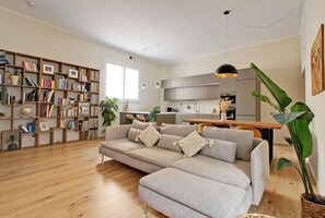 Älytelevisio, videopelejä, kirjoja