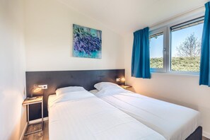 Bungalow | 2 bedrooms, bed sheets - Cozy 4-person Villa With See-through Fireplace (Voorthuizen)
