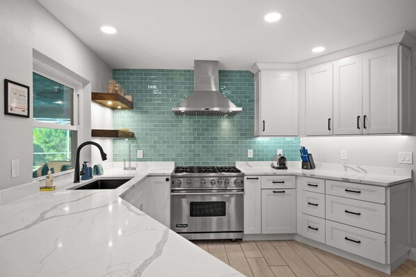 Fridge, microwave, oven, stovetop