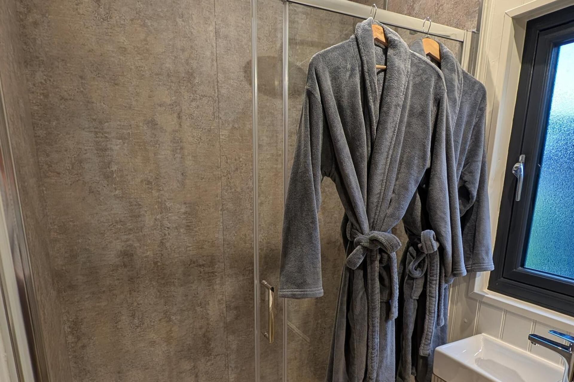 Cabin | Bathroom | Shower
