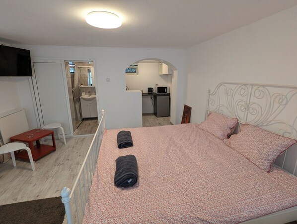 1 chambre, fer et planche à repasser, Wi-Fi, draps fournis