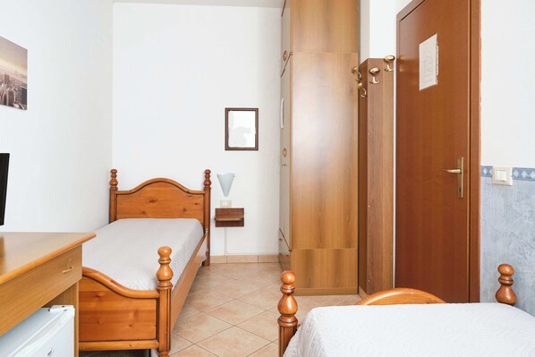 1 bedroom, internet, bed sheets