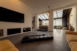 Smart TV, libri, stampante