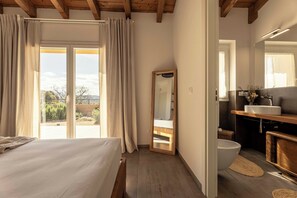 6 Schlafzimmer, Zimmersafe, Schreibtisch, Bügeleisen/Bügelbrett