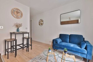 Apartment | Living area - Charming Apartment in the Heart of the Marais (Paris)
