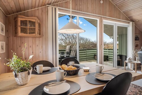 Cozy holiday home with a large enclosed terrace.