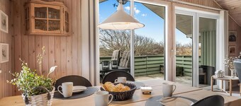 Cozy holiday home with a large enclosed terrace.