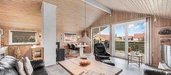 Cozy holiday home with a large enclosed terrace.