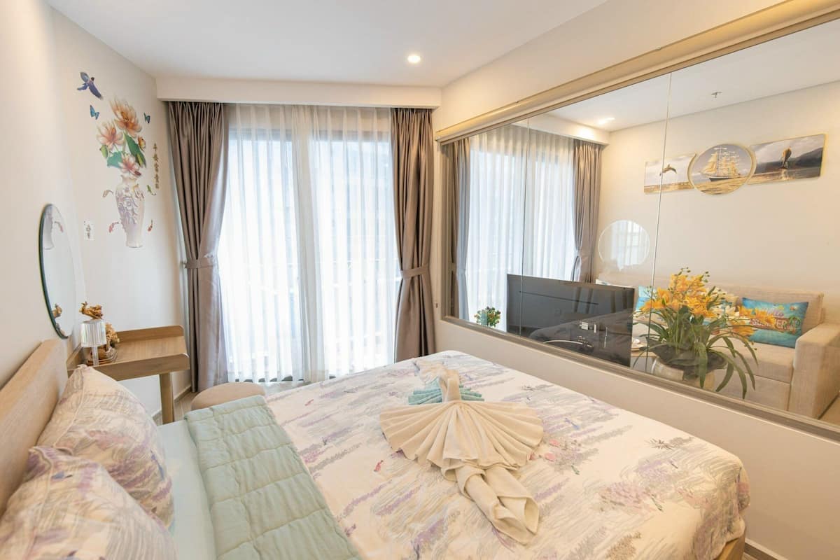 Luxury Apartment, Beachfront | 1 bedroom, free minibar items, in-room safe, blackout curtains