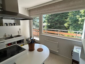 Micro-ondes, four, plaque de cuisson, lave-vaisselle