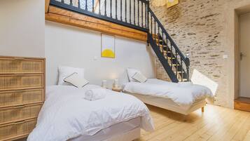 7 bedrooms, free WiFi, bed sheets