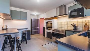 Réfrigérateur, micro-ondes, four, lave-vaisselle