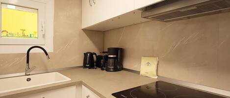 Fridge, microwave, dishwasher, coffee/tea maker
