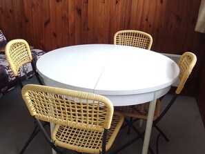 Dining - Ski-in/ski-out studio for 4 people (Besse-et-Saint-Anastaise)