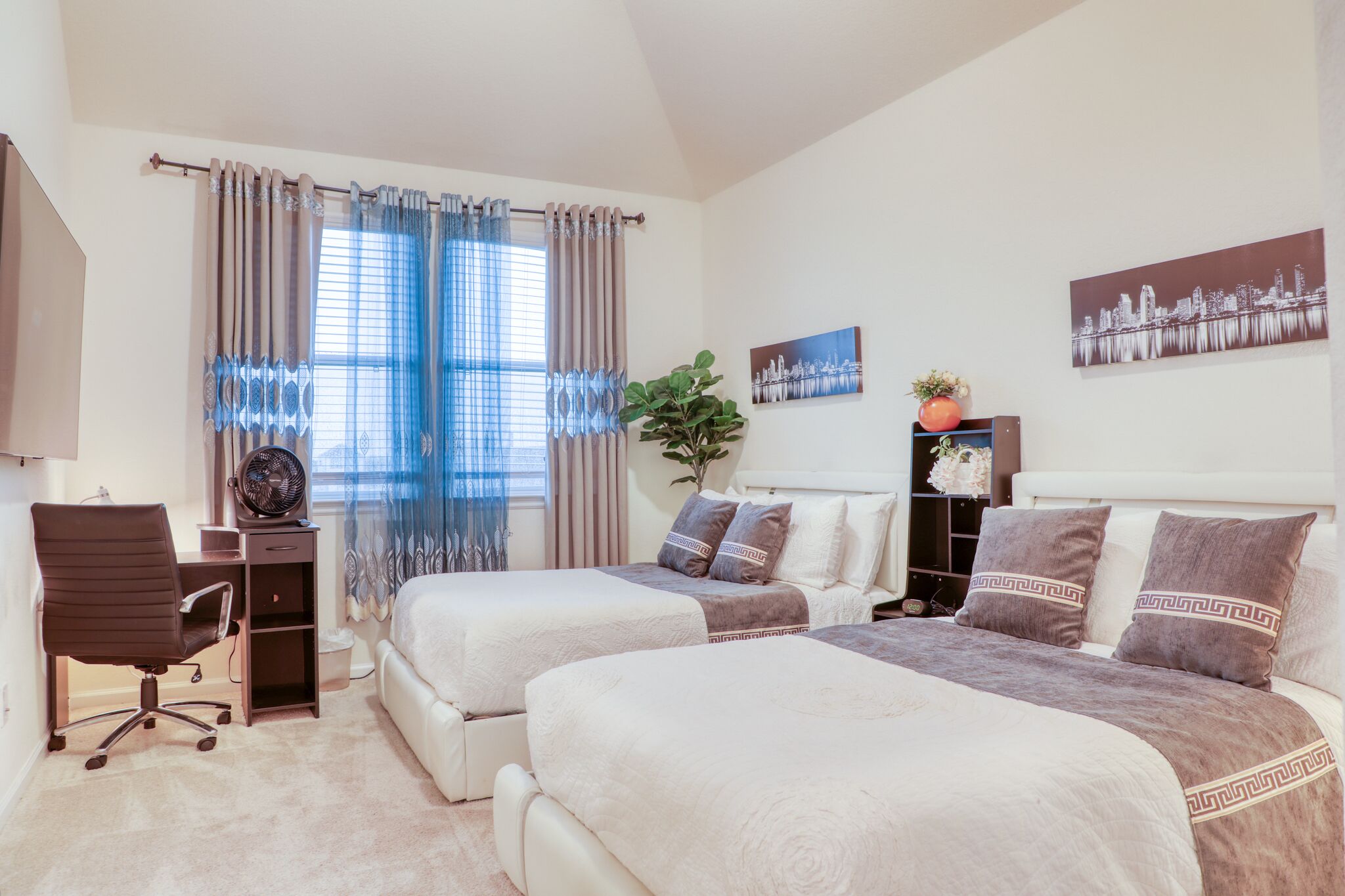 3 bedrooms, in-room safe, desk, iron/ironing board