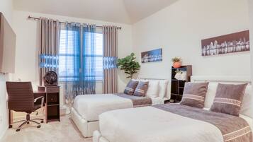 3 bedrooms, in-room safe, desk, iron/ironing board