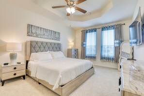 3 bedrooms, in-room safe, desk, iron/ironing board