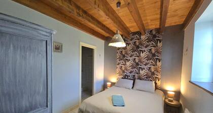 Gßte Authentique Calme avec Piscine et Jardin Privé