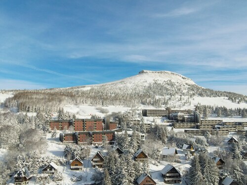 Studio avec loggia à Super Besse, proche des pistes