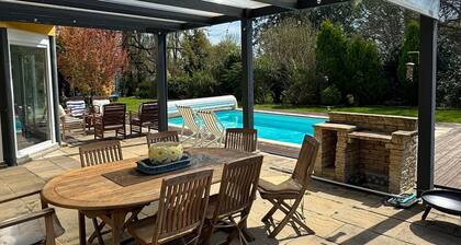 Recent 4-bedroom villa, heated pool in Bavent
