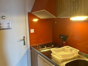 Microwave, oven, stovetop, coffee/tea maker