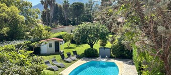 Air-conditioned villa with private pool and pets allowed