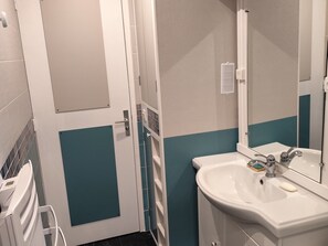 Bathroom - Apartment in Super Besse Center with Balcony and Parking (Besse-et-Saint-Anastaise-Super Besse)