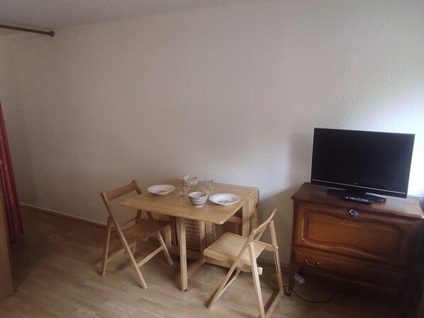 Unclassified image, 1 of 7, button