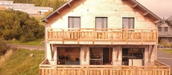 Modern chalet for 14 with private parking