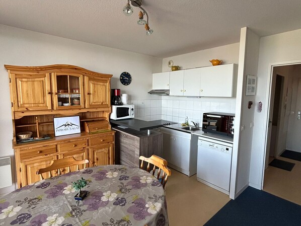 Microwave, stovetop, dishwasher, coffee/tea maker