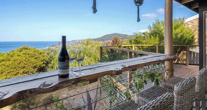 "Oceanview Retreat" - 20kms from CBD - Sleeps 8.