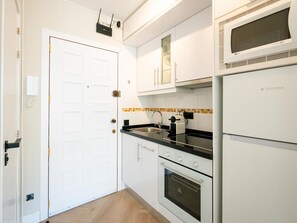 Oven, stovetop, dishwasher, coffee/tea maker