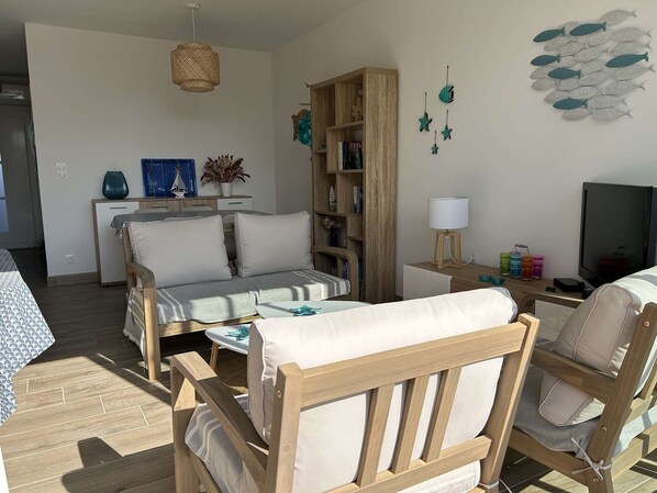 TV - T2 Apartment with Cabin, Terrace, Air Conditioning in Saint Pierre la Mer (Fleury-Saint-Pierre-la-Mer)