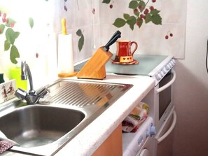 Kühlschrank, Mikrowelle, Ofen, Geschirrspüler