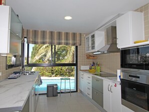 Mikrowelle, Ofen, Herdplatte, Geschirrspüler