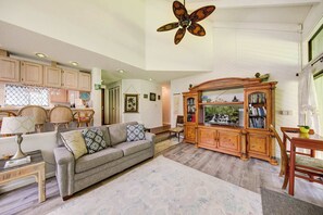 Fernseher, Bücher, Arbeitsbereiche