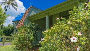 Exterior - Walk to the Beach and Westin! Sleeps 6 (Princeville)