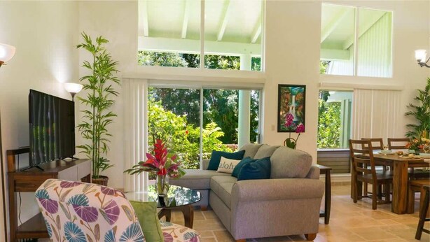 TV, offices - Walk to the Beach and Westin! Sleeps 6 (Princeville)