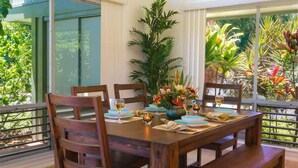 Dining - Walk to the Beach and Westin! Sleeps 6 (Princeville)