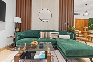 Smart-TV, Stereoanlage, Arbeitsbereiche